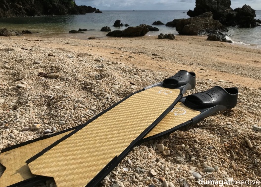 World’s first bamboo-carbon fins prototype currently being tested here in Romblon waters by Sylvain Bes of Omniblue Freedive. Credits to Benjamin Angeloni, the engineer behind the epic design.
